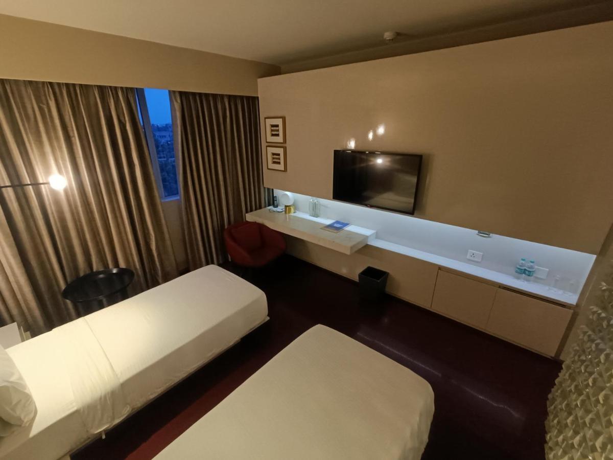 Boulevard By Design Hotel Chennai Exteriör bild