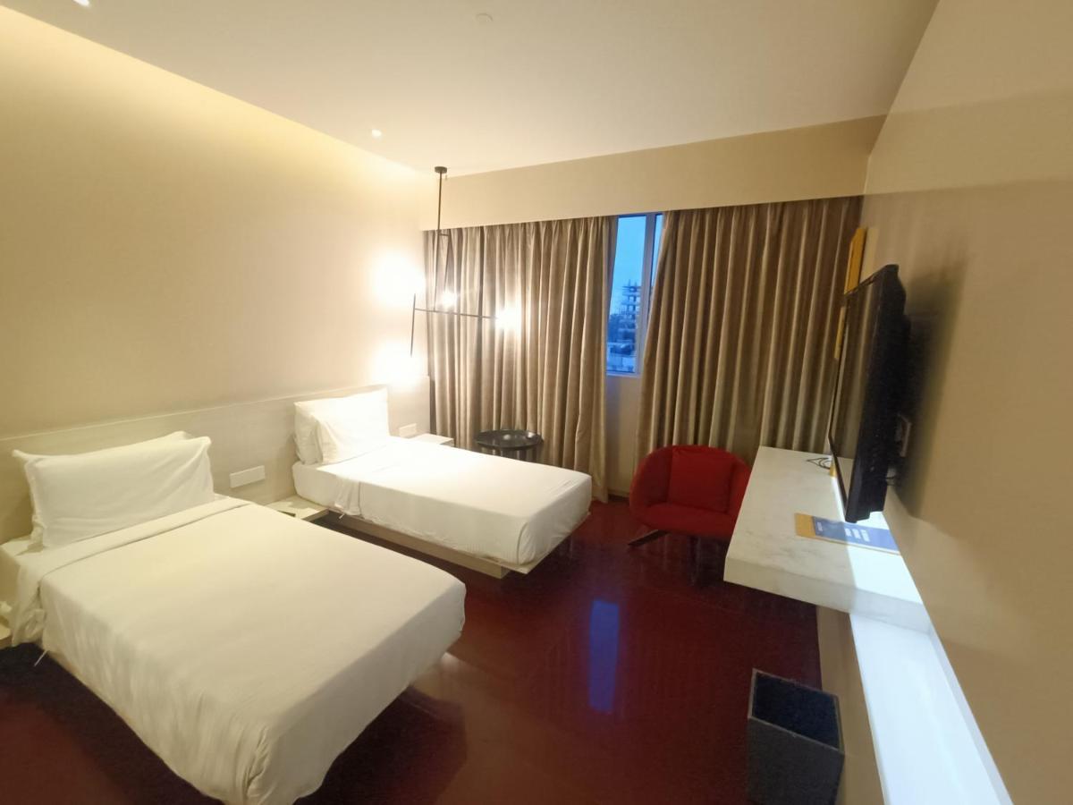 Boulevard By Design Hotel Chennai Exteriör bild